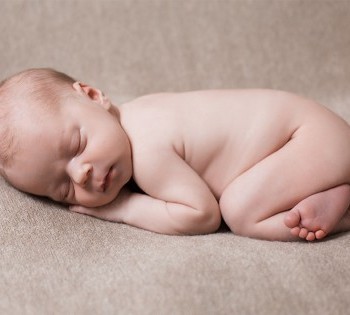 Фотосессия для новорожденного.  Фотограф Лариса Дубинская.  Днепр. Профессиональная фотосъемка новорожденных.