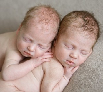 Спящие младенцы. Фотосессия в стиле LifeStyle в Днепре.